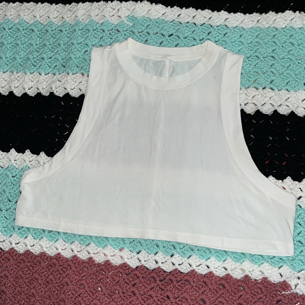 Lululemon Athletica white Crop Top Size S.